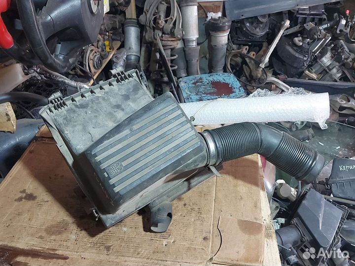 Корпус воздушного фильтра Volkswagen Golf 3