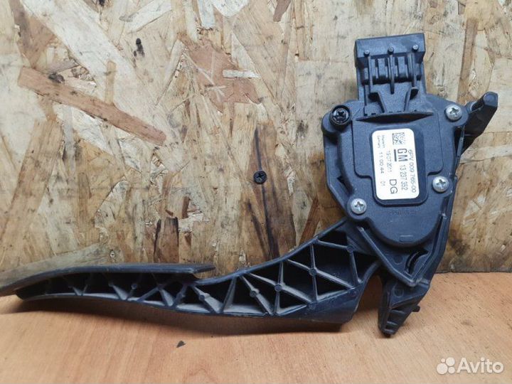 Педаль газа Opel Insignia седан 2.0I A20NHT 2012