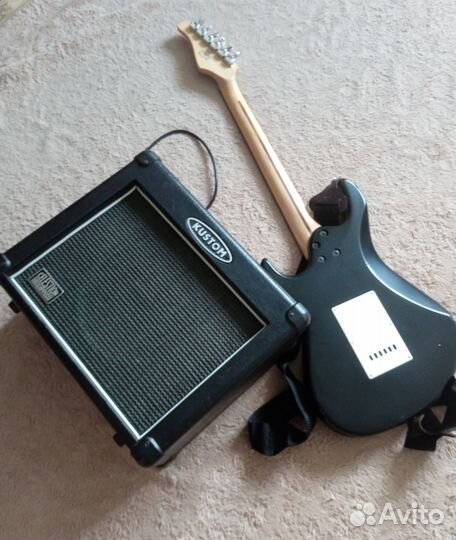 Электрогитара + комбоусилитель + кабель + ремень