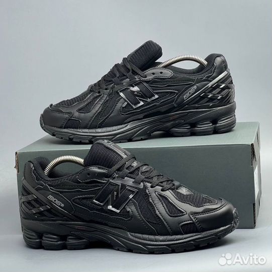 Черные New Balance 1906
