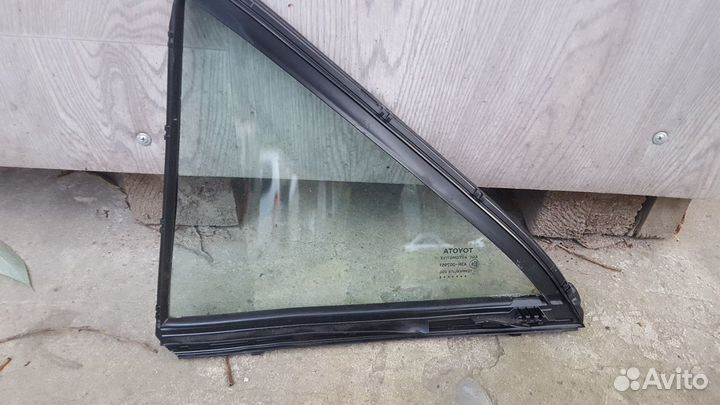 Форточка задняя правая замок двери Toyota camriv55