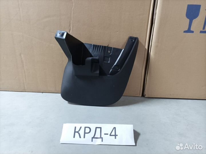 Брызговик передний правый Pajero Sport 2 2008-2015