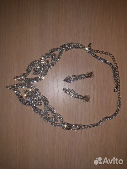 Три комплекта ювелирной бижутерии