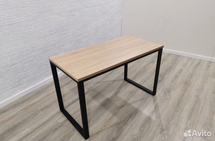 Компьютерный стол белый лофт