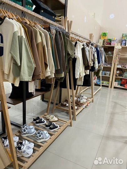 Рейлы деревянные. Напольные вешалки