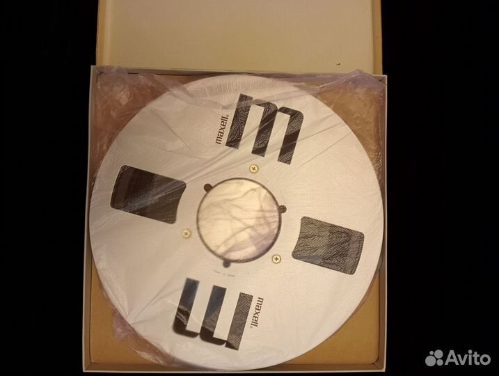 Катушки с магнитной лентой Maxell