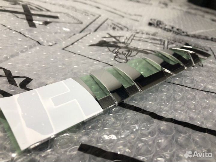 Эмблема багажника Toyota Hilux