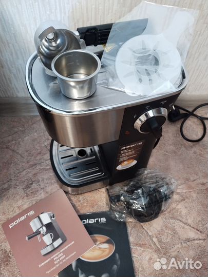 Кофеварка рожковая Polaris. Новая