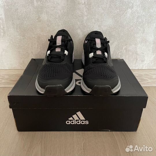 Кроссовки adidas