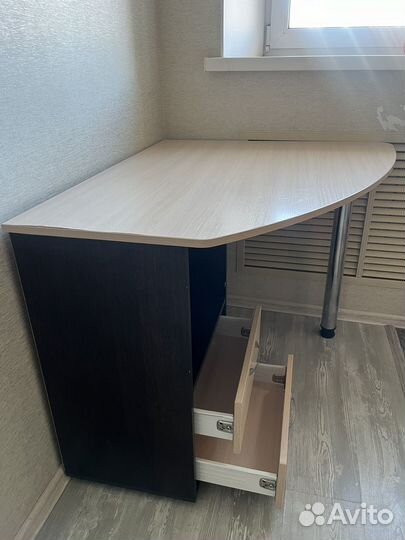 Компьютерный стол угловой