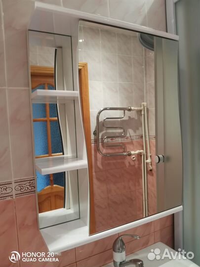 Шкафчик с зеркалом в ванную