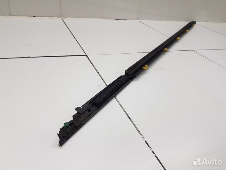 Молдинг стекла передней правой двери