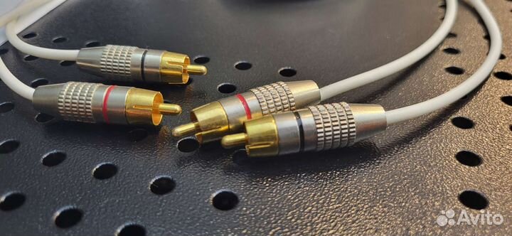 Посеребренный межблочный аудио кабель