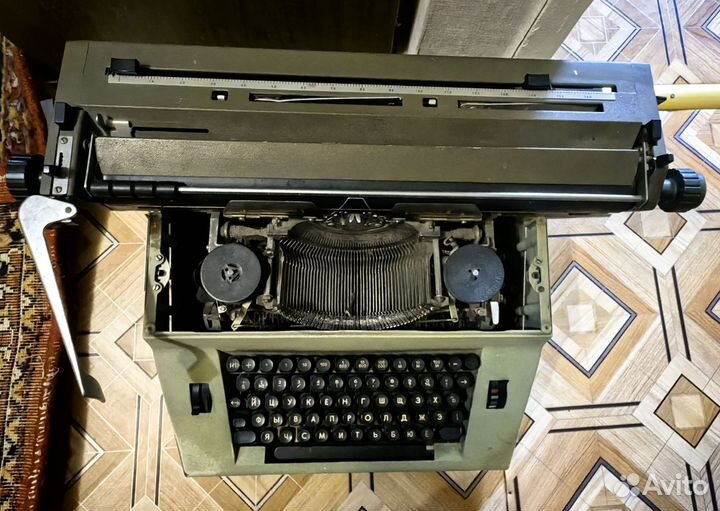 Печатная пишущая машинка