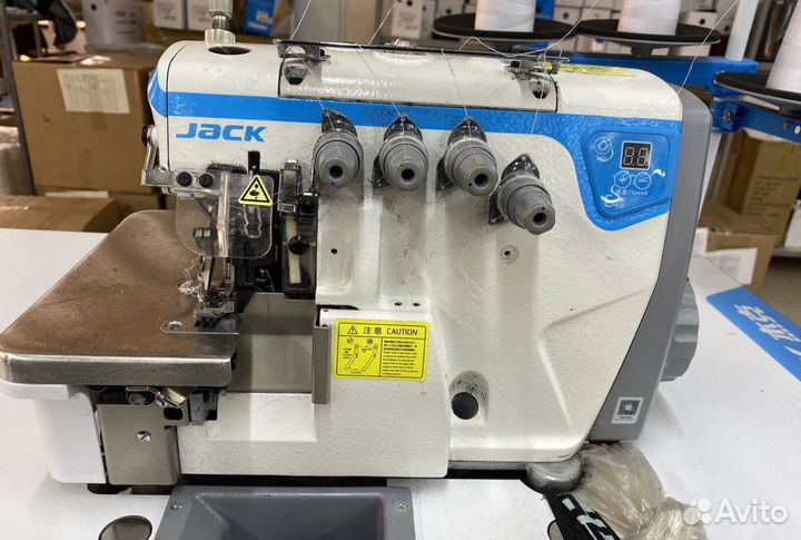 Швейная машина с оверлоком