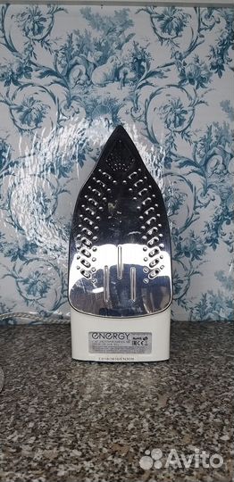 Утюг и гладильная доска