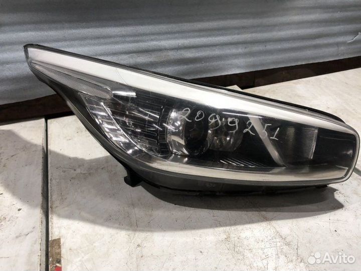 Фара правая Kia Ceed