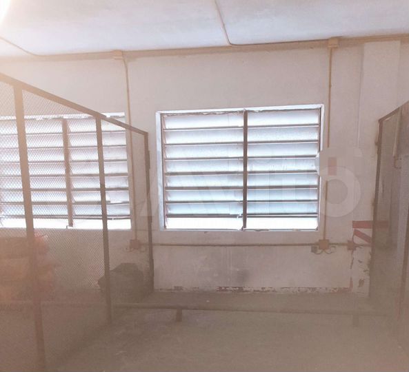 Машиноместо, > 30 м²