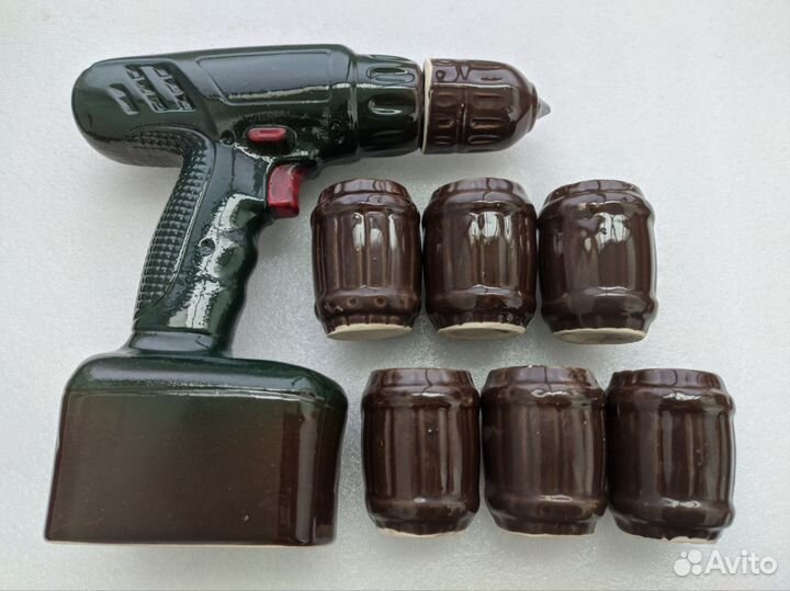 Штоф, графин с рюмками дрель