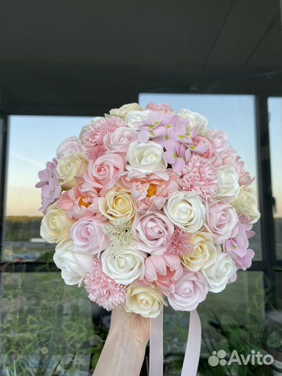 Красивый букет из мыльных роз