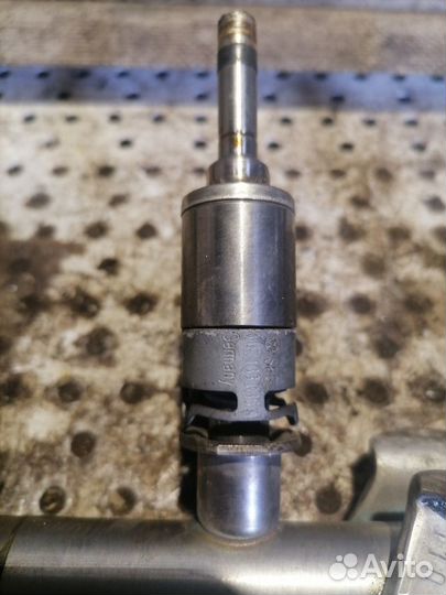 Рампа топливная Skoda Octavia III (A7)