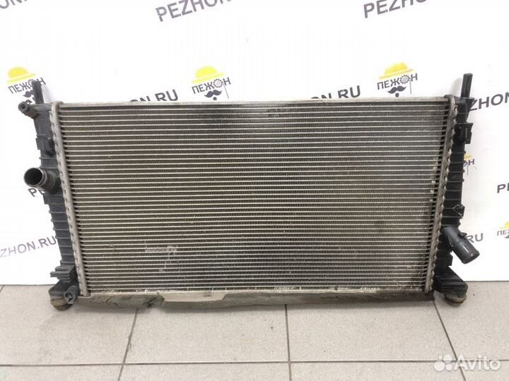 Радиатор охлаждения Ford Focus хэтчбек 5 дв. 1.6