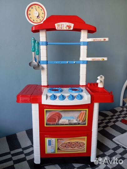 Детская игрушечная кухня пластик