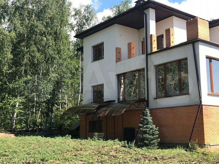 Дом 470 м² на участке 100 сот.