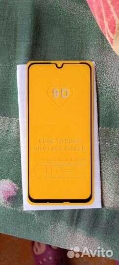 Продам защитное стекло Honor 10i