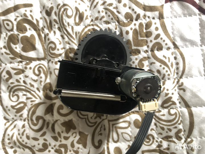 Колесо на робот пылесос ilife v50