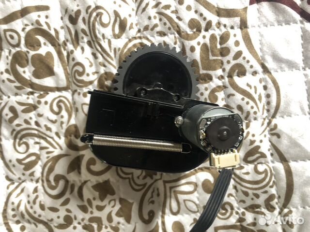 Колесо на робот пылесос ilife v50