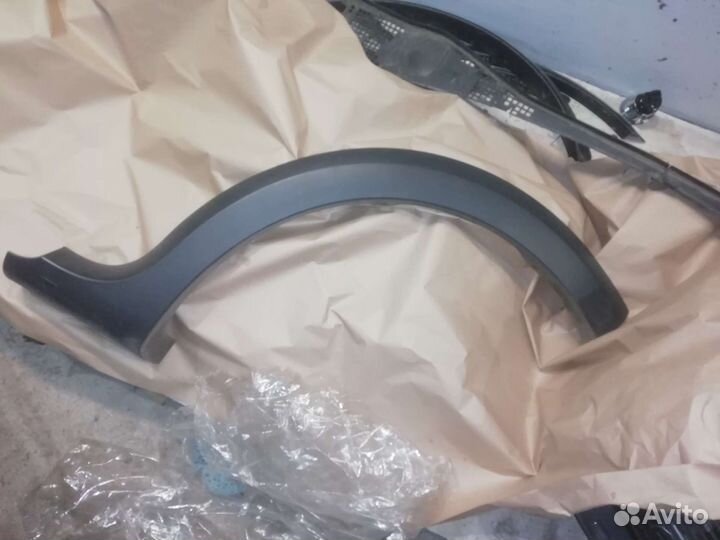 Накладка крыла левая задняя Renault sandero stepw