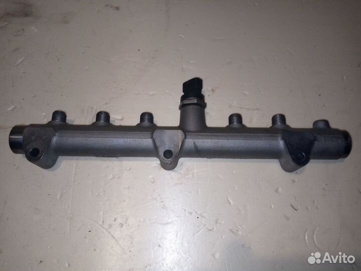 Рейка топливная с датчиком Hyundai Grand Starex H1