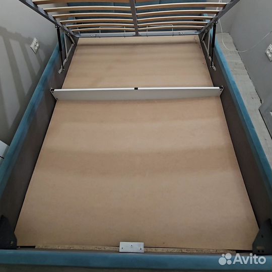 Кровать с матрасом для спальни