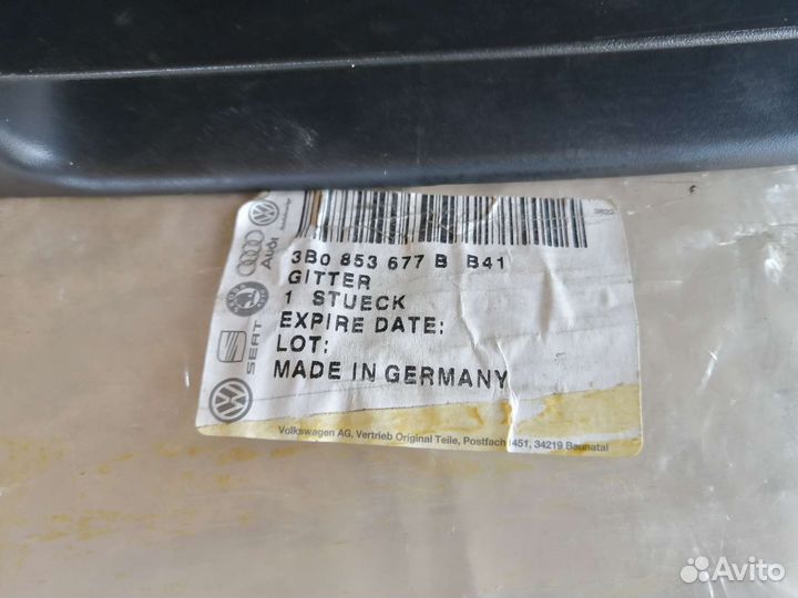 Решетка бампера VW Passat B5 левая