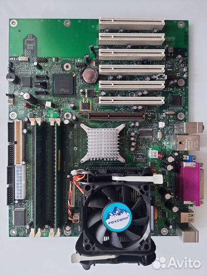 Материнская плата с процессором и памятью