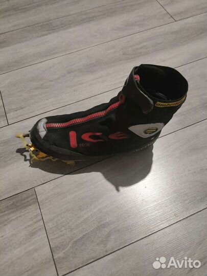 Кошкоботы спортивные, альпинистские 43 размер