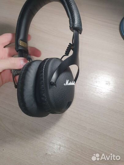 Беспроводные наушники Marshall