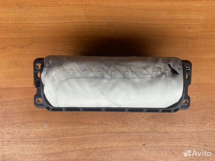 Подушка безопасности пассажира Vw Touran вsx 2007