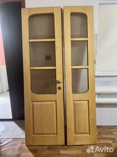 Дверь двухстворчатая деревянная