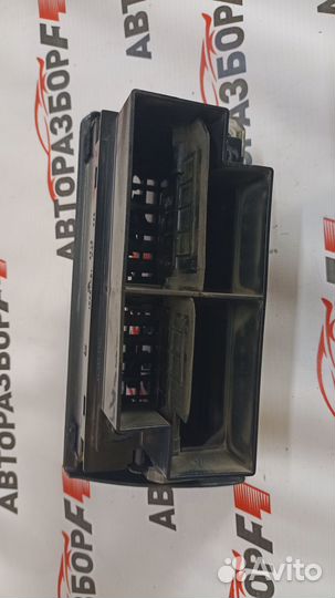 Opel Omega B Дефлектор воздушный центральный