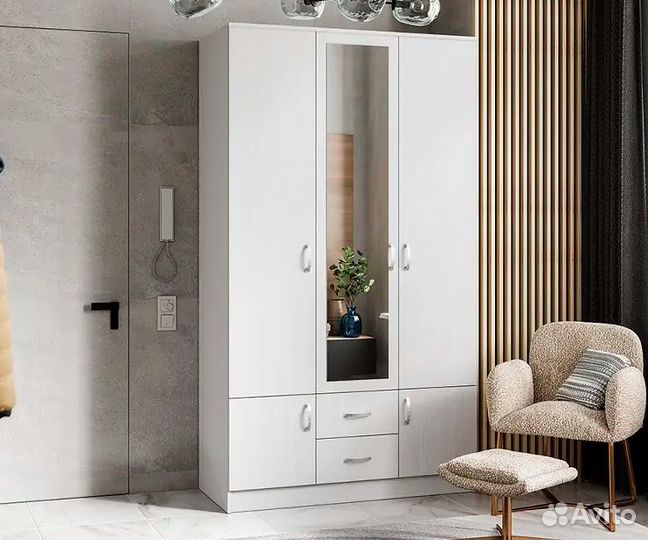 Шкаф трехстворчатый