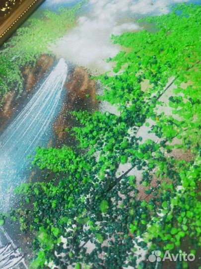 Картина интерьерная в багете Лебеди на водопаде