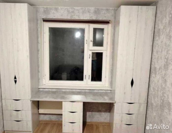 Рабочая зона в углу у окна