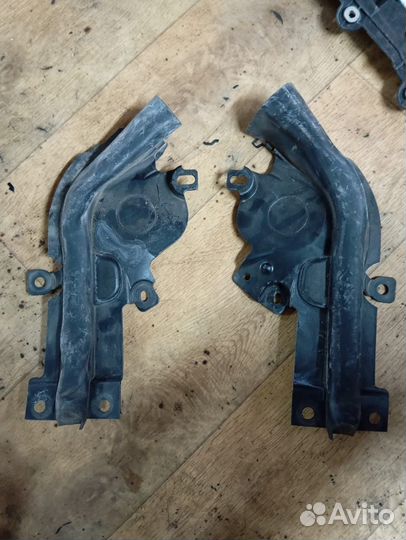 Уплотнитель капота BMW G20/G21 Бмв 7419383