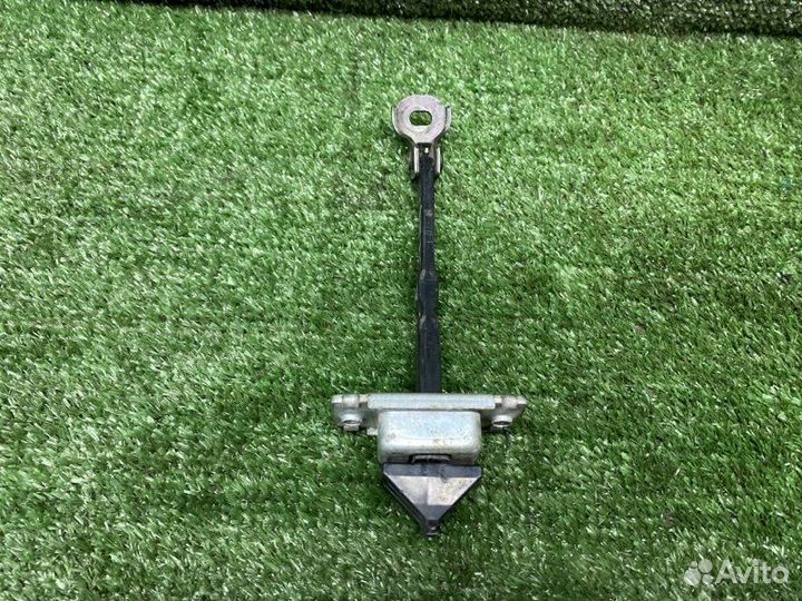 Ограничитель двери передний правый Mazda 3 BK