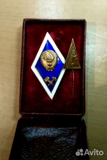 Знак об окончании технического университета