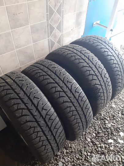 Зимняя резина bridgestone 205/60/16 на дисках