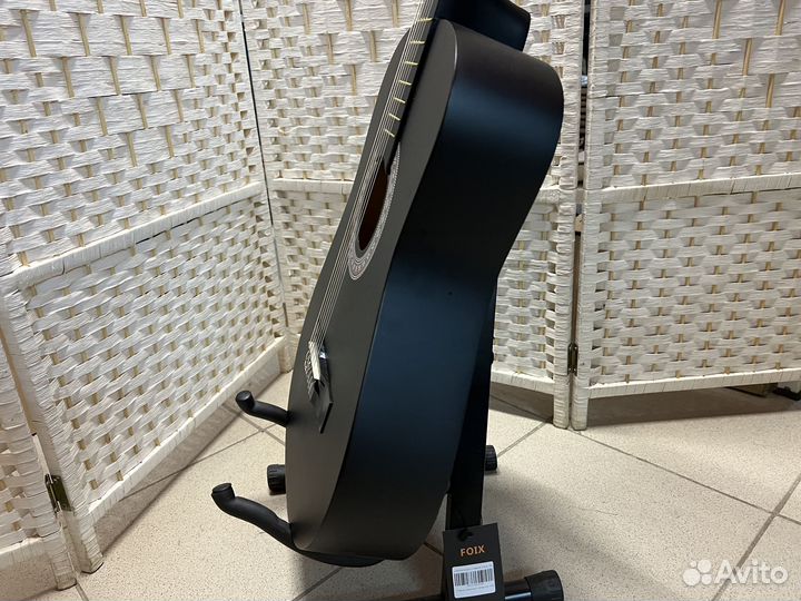 Гитара черная