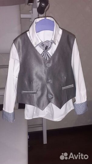Костюм(жилет,брюки, рубашка)